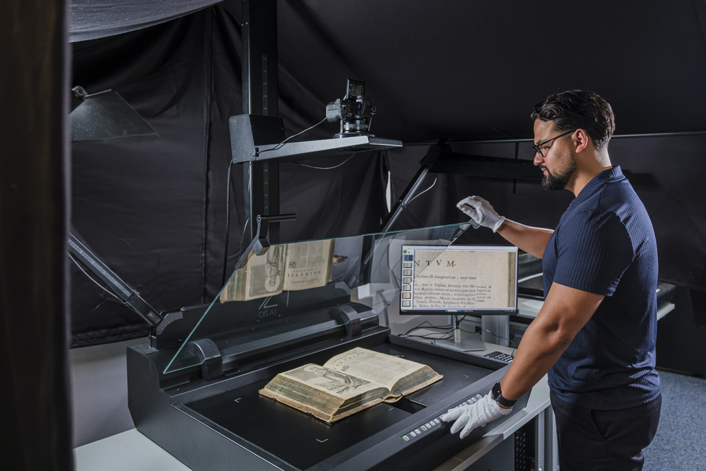 追求扫描极致：富士中画幅 GFX100S 助力 Zeutschel OS A 顶置式扫描仪实现卓越数字化