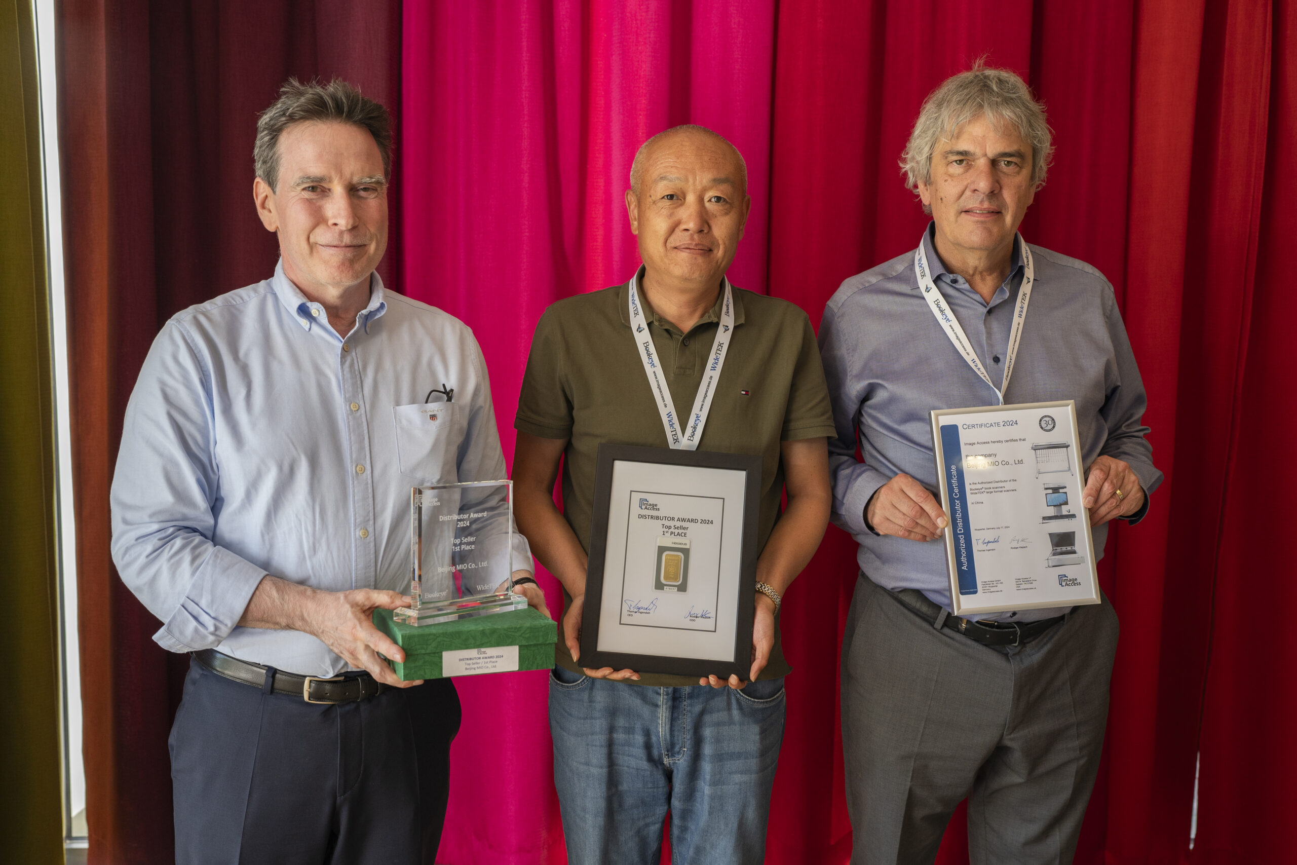 Top seller 1st place - Beijing Bio (CN) from left to right: Rüdiger Klepsch, Wayne Wang, Thomas Ingendoh