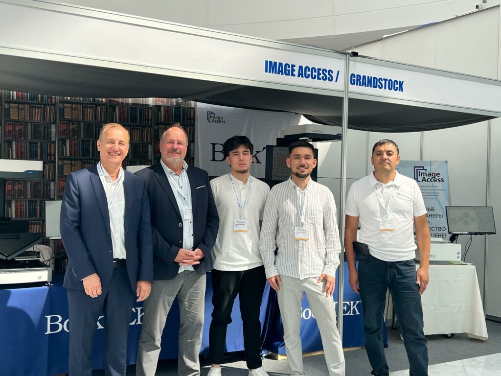 Image Access 在阿斯塔纳举行的 IFLA 2025 展示图书和大幅面扫描仪