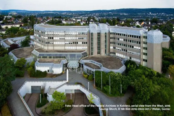 回溯数字化：保护文化遗产与档案数字化的核心技术指南