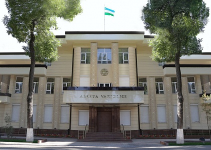 BOOK2NET Falcon扫描仪助力乌兹别克斯坦司法部1.6亿份珍贵档案数字化，革新文档管理效率