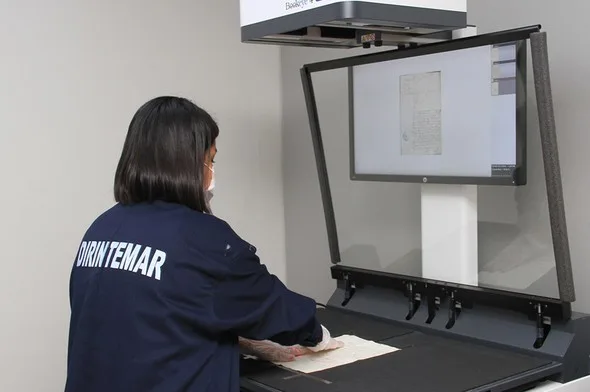 Bookeye 4 V1A 秘鲁海军档案数字化应用