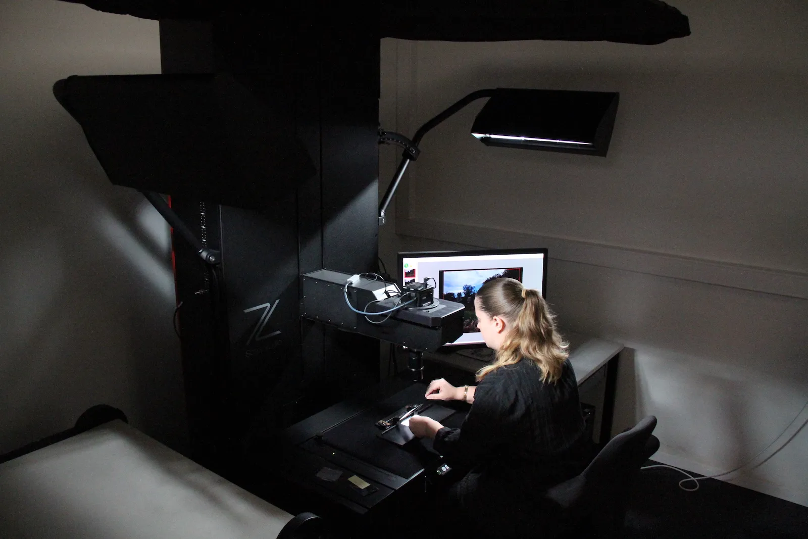 Zeutschel 在档案馆的应用场景